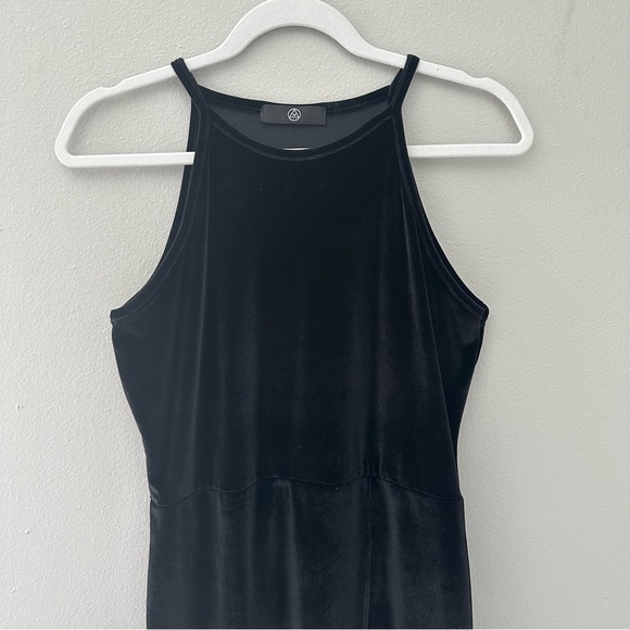 Missguided (10) Black Velour Mini Dress with Slit - Picture 2 of 9